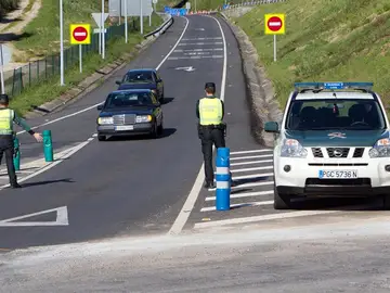 Imagen de archivo de un control de carretera de la Guardia Civil. Imagen de archivo de un control de carretera de la Guardia Civil.