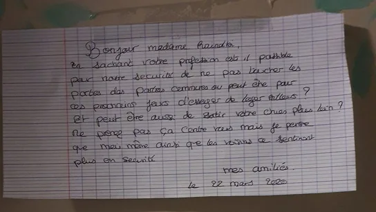Nota pidiéndole a una sanitaria que abandone el edificio Nota pidiéndole a una sanitaria que abandone el edificio