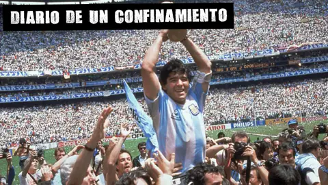 Maradona alzando la copa del Mundial de 1986 El Muro