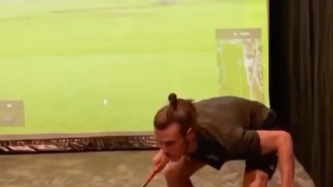 Gareth Bale realizado distintos trucos con una pelota de golf