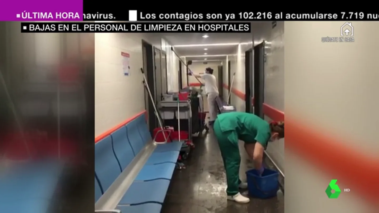 Sin protección y rodeados de material contaminado: así trabajan los equipos de limpieza en los hospitales Sin protección y rodeados de material contaminado: así trabajan los equipos de limpieza en los hospitales