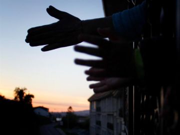 Aplausos a los sanitarios por el coronavirus Aplausos a los sanitarios por el coronavirus