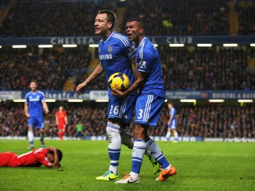 Ashley Cole junto a Terry Ashley Cole junto a Terry