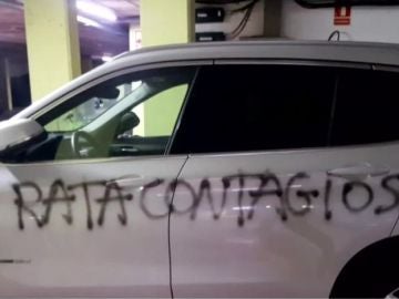 Mensaje en el coche de una ginecóloga: "rata contagiosa"