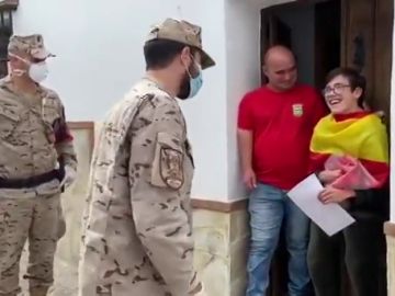 La Armada homenajea a un joven con parálisis cerebral en Cádiz La Armada homenajea a un joven con parálisis cerebral en Cádiz