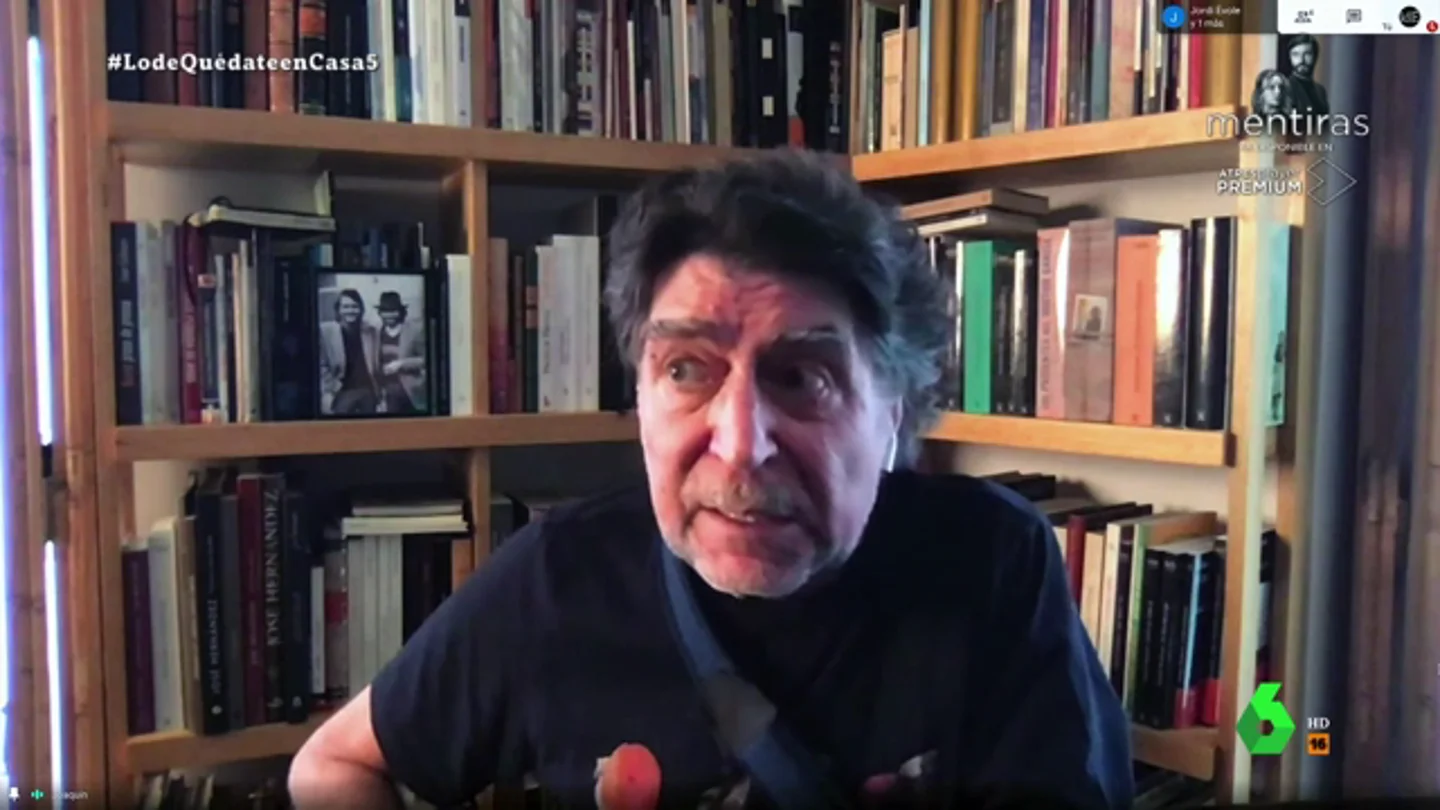 Joaquín Sabina desvela por primera vez lo que hubo detrás de su grave caída en el escenario: "El hostión fue más fuerte de lo que pensáis" Joaquín Sabina desvela por primera vez lo que hubo detrás de su grave caída en el escenario: "El hostión fue más fuerte de lo que pensáis"
