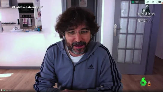 Jordi Évole confiesa a Sabina el mensaje que le envió a Serrat tras su caída del escenario: "Creo que no le hizo gracia" Jordi Évole confiesa a Sabina el mensaje que le envió a Serrat tras su caída del escenario: "Creo que no le hizo gracia"