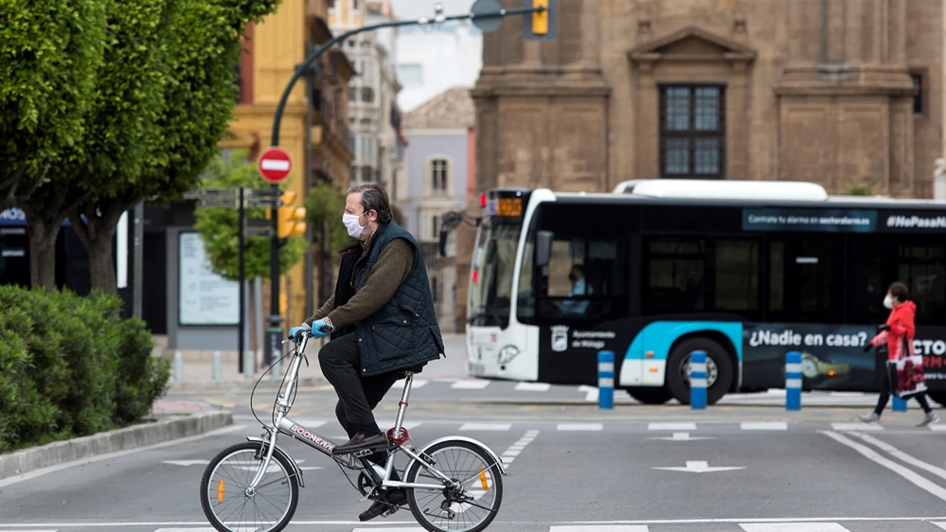 Imagen de una persona en una bicicleta en Málaga