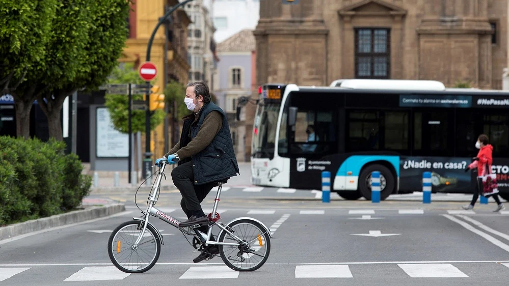 Imagen de una persona en una bicicleta en Málaga