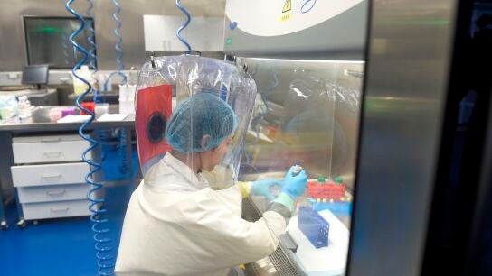 Cient&iacute;ficos en Wuhan, en plena crisis contra el coronavirus