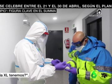 'El hombre limpio', así es la persona que vigila que los sanitarios del SUMMA no se contaminen por coronavirus mientras salvan vidas 'El hombre limpio', así es la persona que vigila que los sanitarios del SUMMA no se contaminen por coronavirus mientras salvan vidas