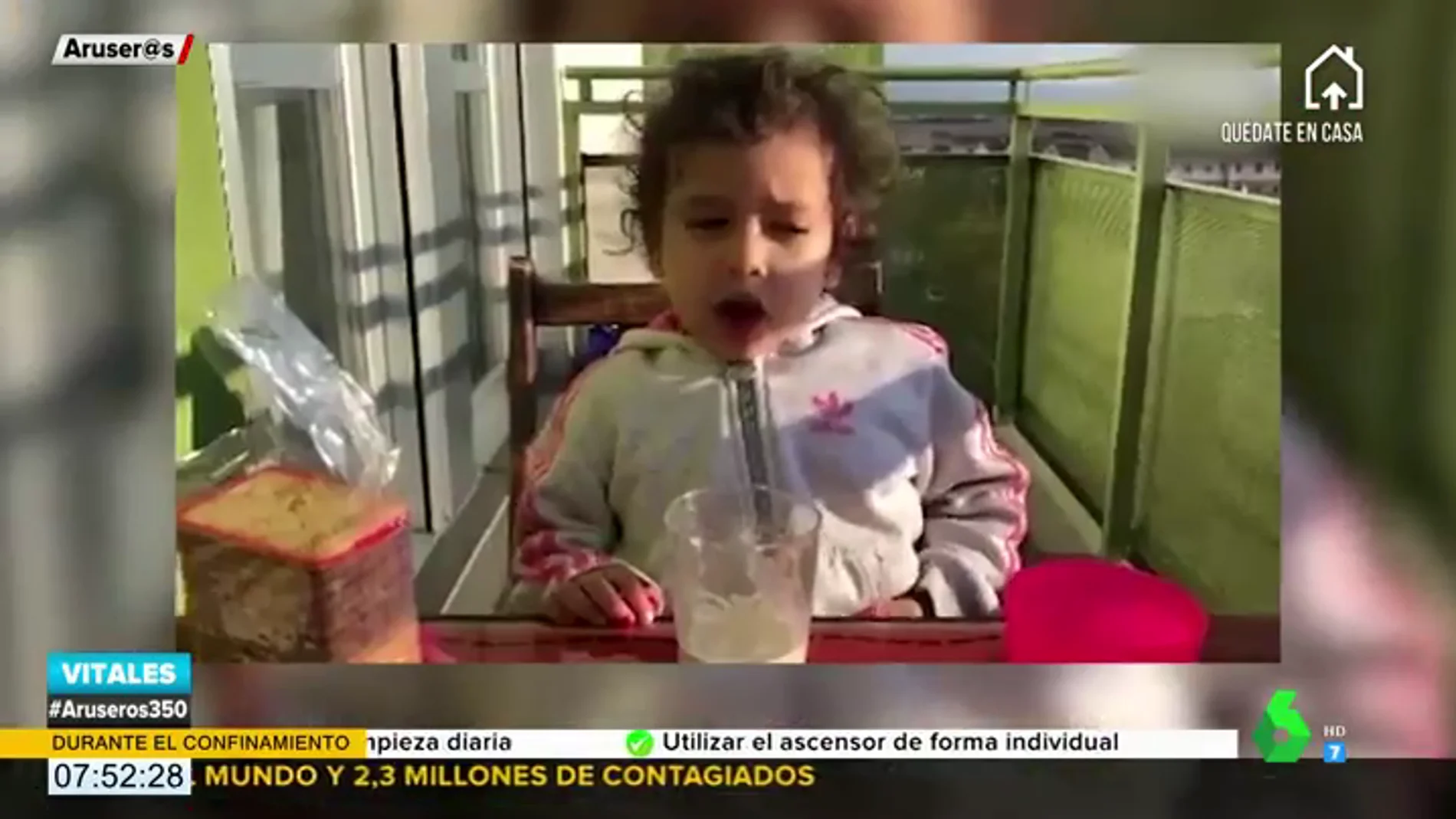 El divertido vídeo de Sofía, la niña de tres años que no quiere hacer los deberes porque "no le da la vida y está muy liada"