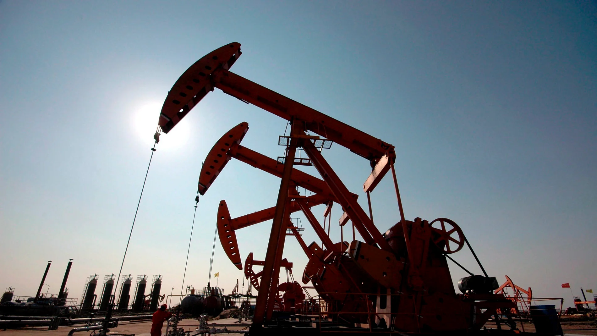 El petróleo alcanza mínimos históricos
