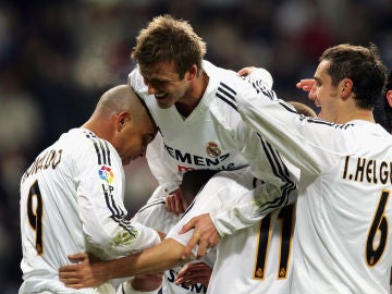 El Real Madrid de 'Los Galácticos' celebrando un gol El Real Madrid de 'Los Galácticos' celebrando un gol