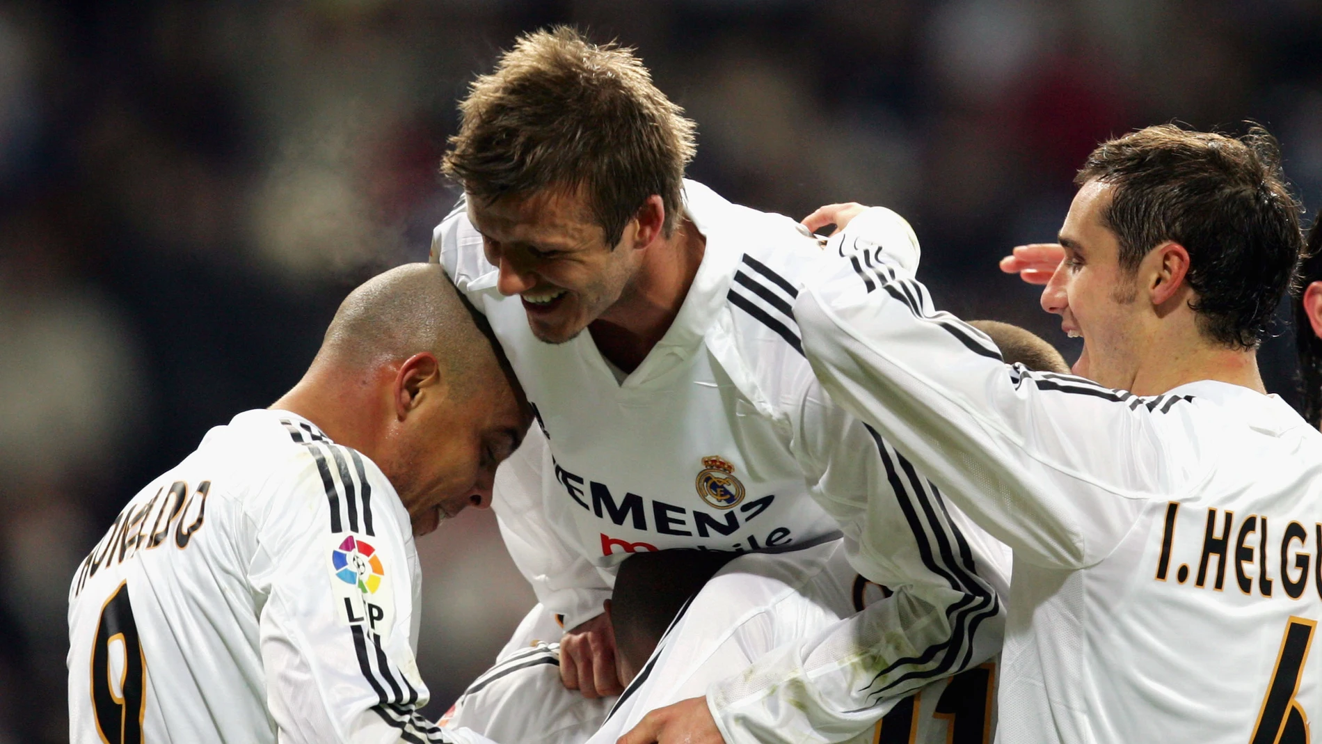 El Real Madrid de 'Los Galácticos' celebrando un gol