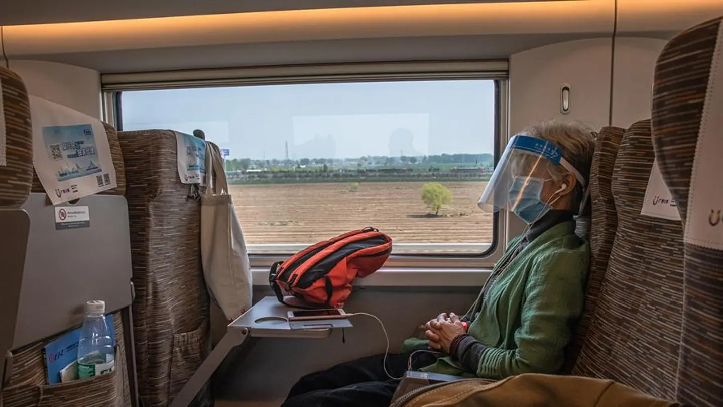 Una pasajera durante un viaje entre Wuhan y Pekín Una pasajera durante un viaje entre Wuhan y Pekín