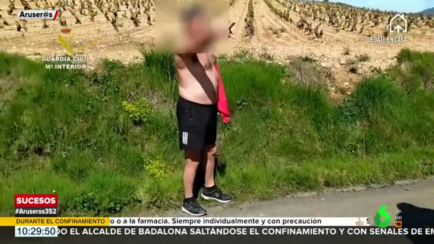 Pillado sacando al perro a 27 kilómetros de casa en pleno confinamiento: "A mí me vas a decir que no puedo pasear con mi perro" Pillado sacando al perro a 27 kilómetros de casa en pleno confinamiento: "A mí me vas a decir que no puedo pasear con mi perro"