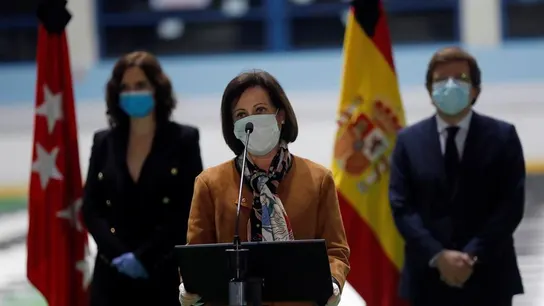 La ministra de Defensa, Margarita Robles junto con José Luis Martínez-Almeida e Isabel Díaz Ayuso La ministra de Defensa, Margarita Robles junto con José Luis Martínez-Almeida e Isabel Díaz Ayuso