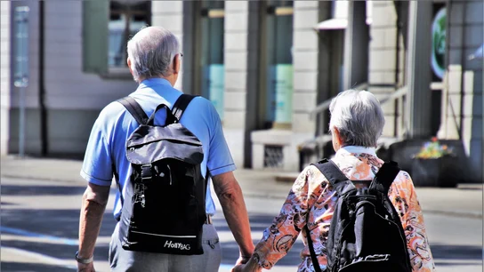 Una pareja de ancianos Una pareja de ancianos