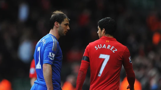 Branislav Ivanovic y Luis Suárez Branislav Ivanovic y Luis Suárez