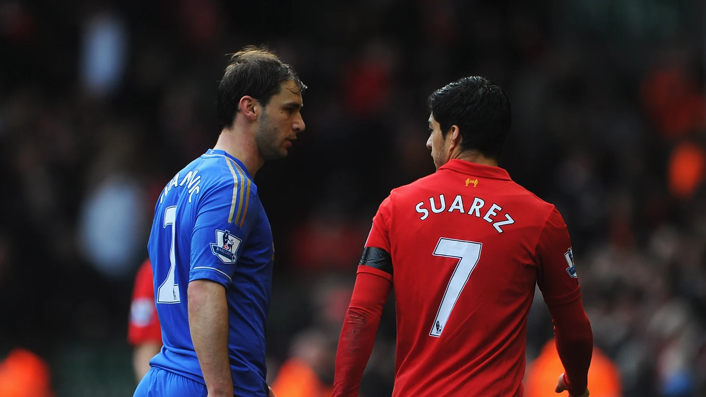 Branislav Ivanovic y Luis Suárez Branislav Ivanovic y Luis Suárez