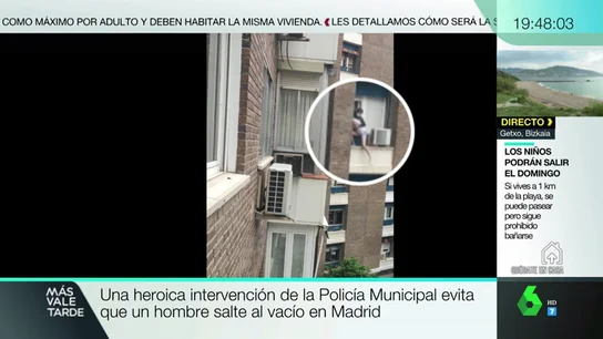La Policía evita que un hombre salte al vacío La Policía evita que un hombre salte al vacío