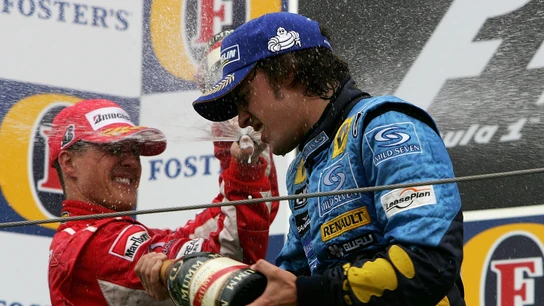 Fernando Alonso, con Michael Schumacher en el podio de Imola Fernando Alonso, con Michael Schumacher en el podio de Imola