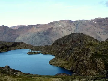 Detectan por primera vez microplasticos en un lago de agua dulce del Artico Detectan por primera vez microplasticos en un lago de agua dulce del Artico