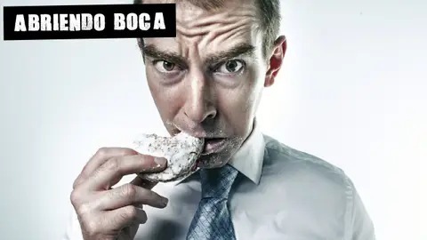 Hombre comiendo Hombre comiendo