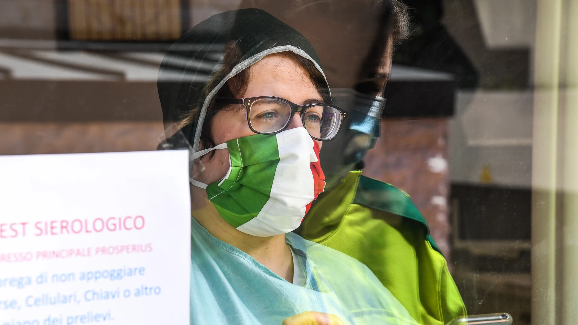 Reparten test serológicos en laboratorio científico privado en Florencia