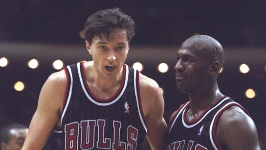 Toni Kukoc, con Michael Jordan Toni Kukoc, con Michael Jordan