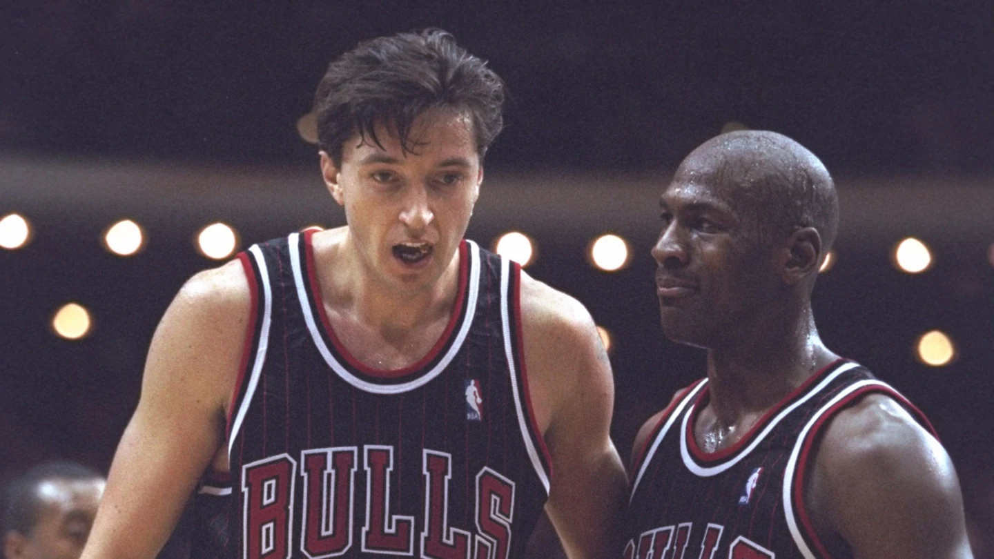 Toni Kukoc, con Michael Jordan Toni Kukoc, con Michael Jordan