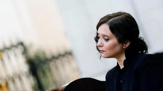 Isabel Diaz Ayuso rompe a llorar en la misa por los fallecidos de COVID-19 Isabel Diaz Ayuso rompe a llorar en la misa por los fallecidos de COVID-19