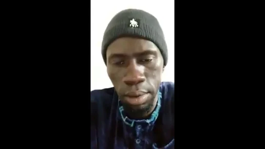 Un temporero y migrante afea a los votantes de Vox que no acuden al campo para que recoger la fruta. Un temporero y migrante afea a los votantes de Vox que no acuden al campo para que recoger la fruta.