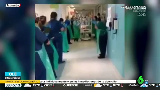 El conmovedor aplauso de los sanitarios a una bebé de seis meses tras vencer al coronavirus El conmovedor aplauso de los sanitarios a una bebé de seis meses tras vencer al coronavirus