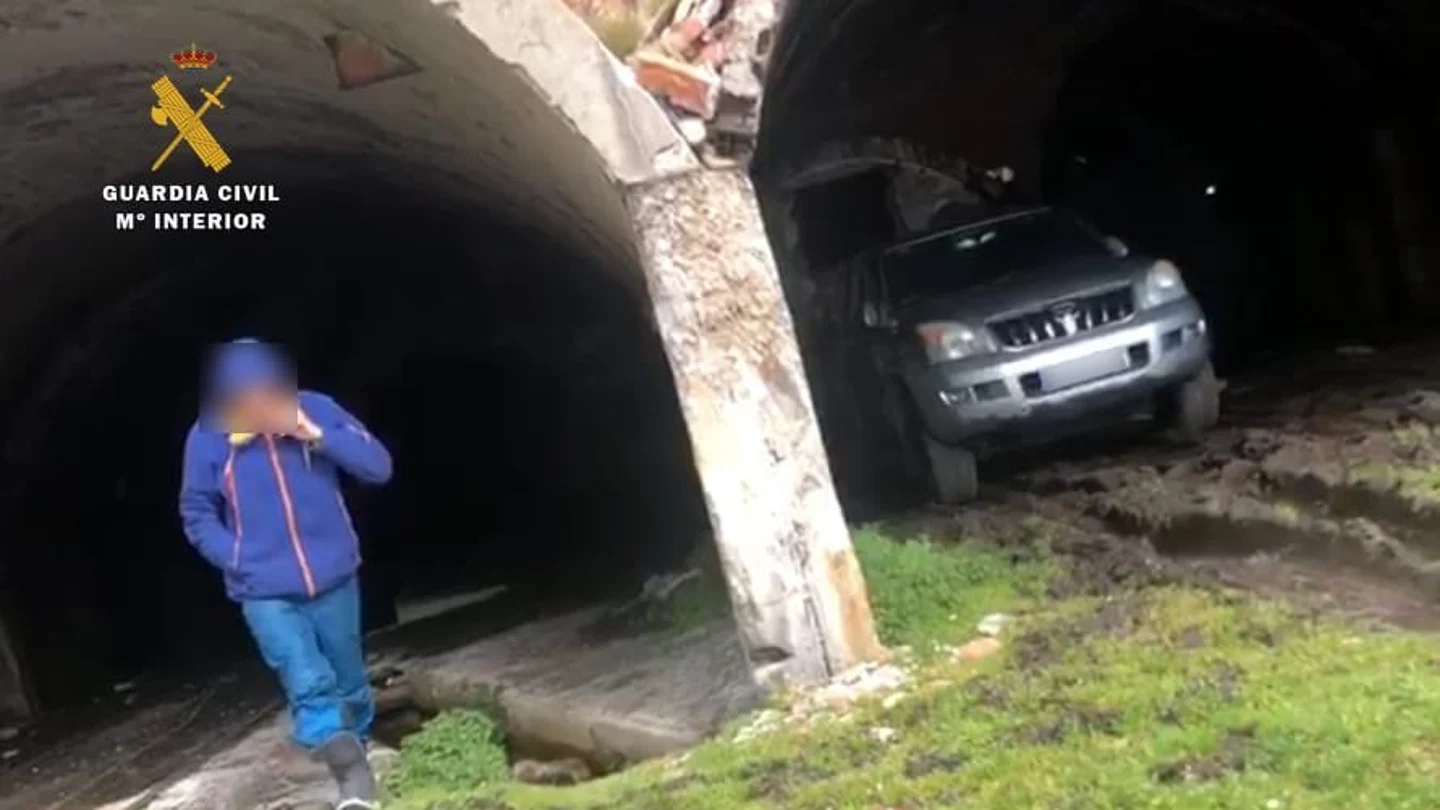 El hombre fue sorprendido con su vehículo en el interior de la antigua mina de las Mánforas. El hombre fue sorprendido con su vehículo en el interior de la antigua mina de las Mánforas.