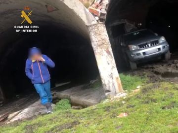 El hombre fue sorprendido con su vehículo en el interior de la antigua mina de las Mánforas. El hombre fue sorprendido con su vehículo en el interior de la antigua mina de las Mánforas.