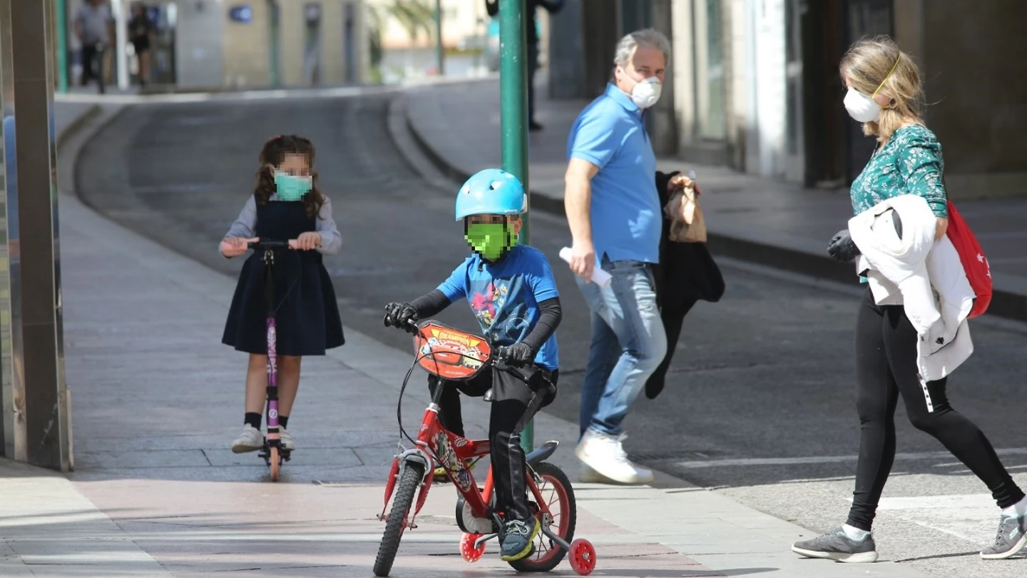 Niños en Elche en plena crisis sanitaria del coronavirus, Niños en Elche en plena crisis sanitaria del coronavirus,