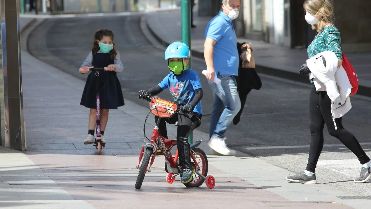 Niños en Elche en plena crisis sanitaria del coronavirus,