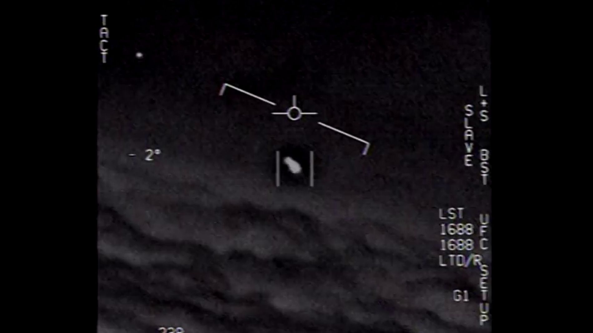 El Pentágono desclasifica tres vídeos de ovnis