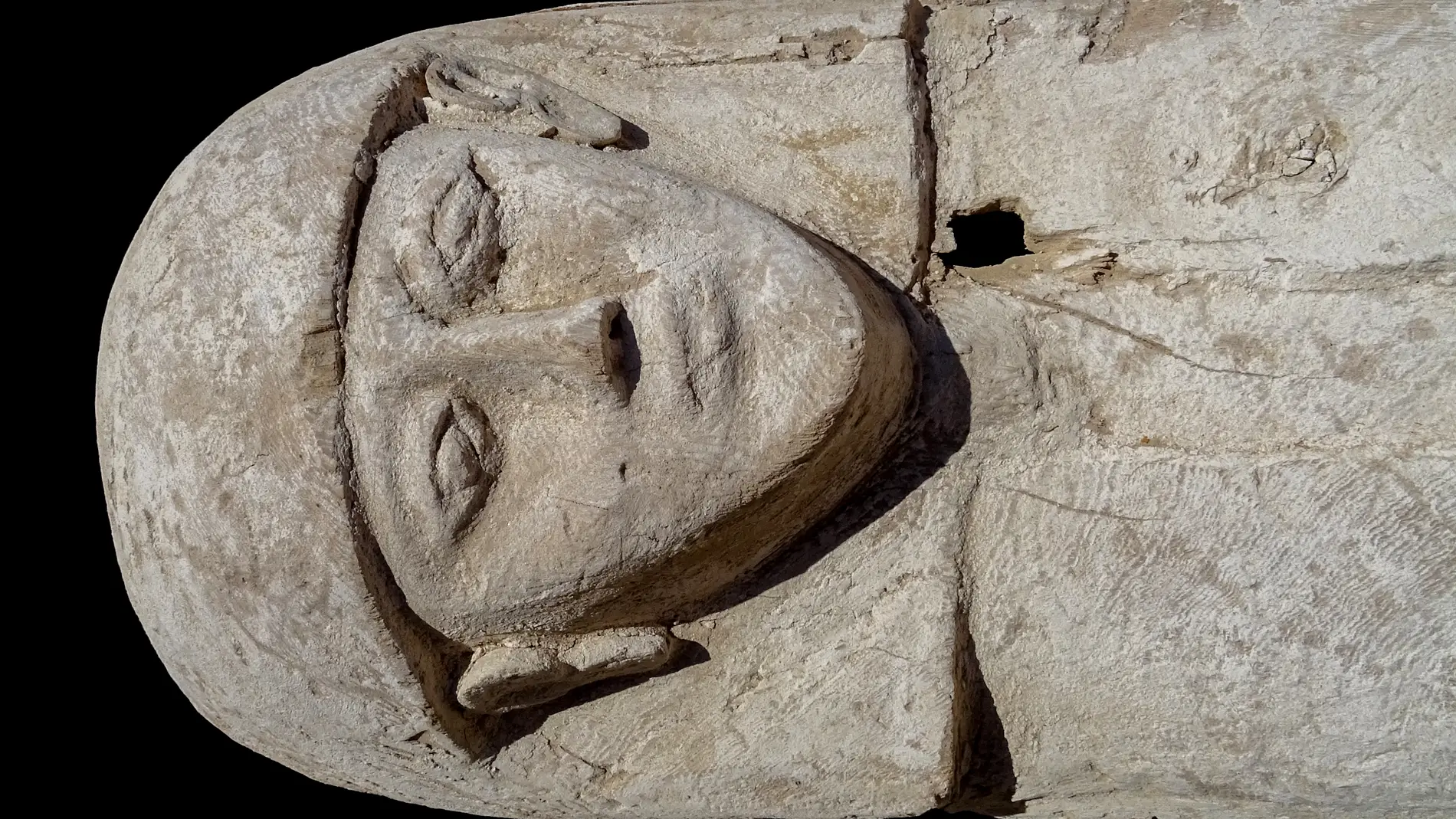 Hallan la momia de una joven del Antiguo Egipto que vivio hace 3.600 anos