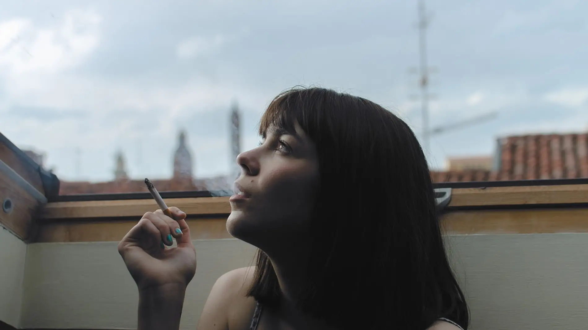 mujer fumando