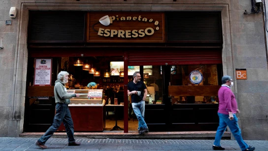 Una cafetería reconvertida a la venta de comida y bebida para llevar en Santa Cruz de Tenerife coronavirus