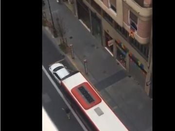 Un autobús embiste a un coche en Valencia Un autobús embiste a un coche en Valencia