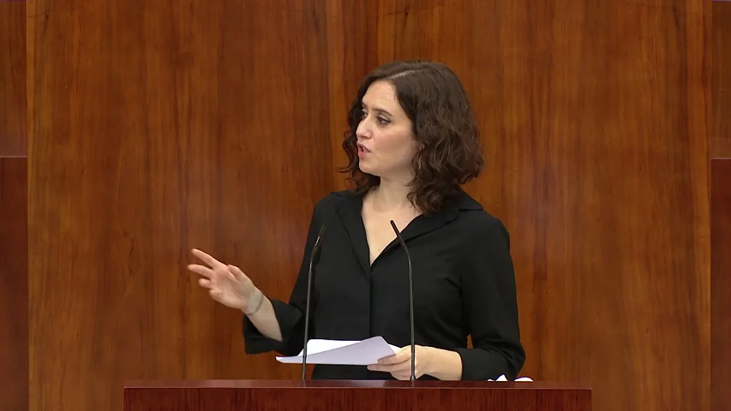 Isabel Díaz Ayuso, en la Asamblea de Madrid La presidenta de la Comunidad de Madrid, Isabel Díaz Ayuso, defiende las pizzas que sustituyen la beca comedor durante el coronavirus