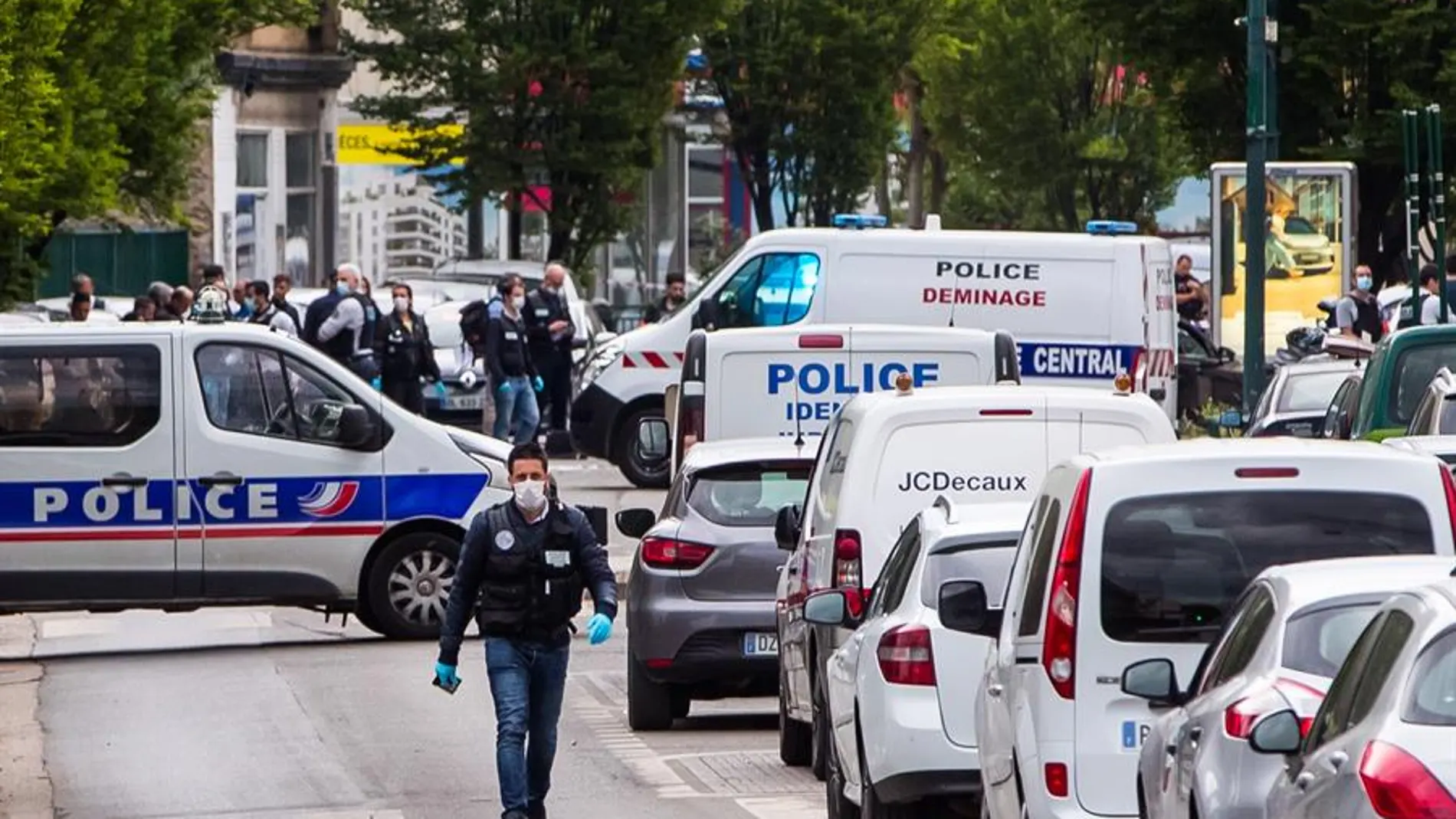 Detenido un hombre por arrollar a tres policías con un vehículo en Colombes, cerca de París.