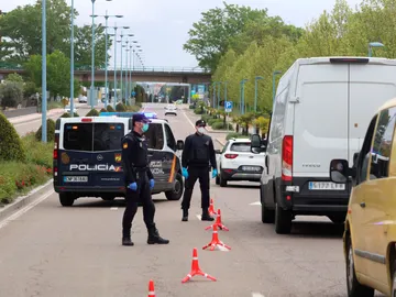 La Policía realizando un control policial durante el estado de alarma La Policía realizando un control policial durante el estado de alarma