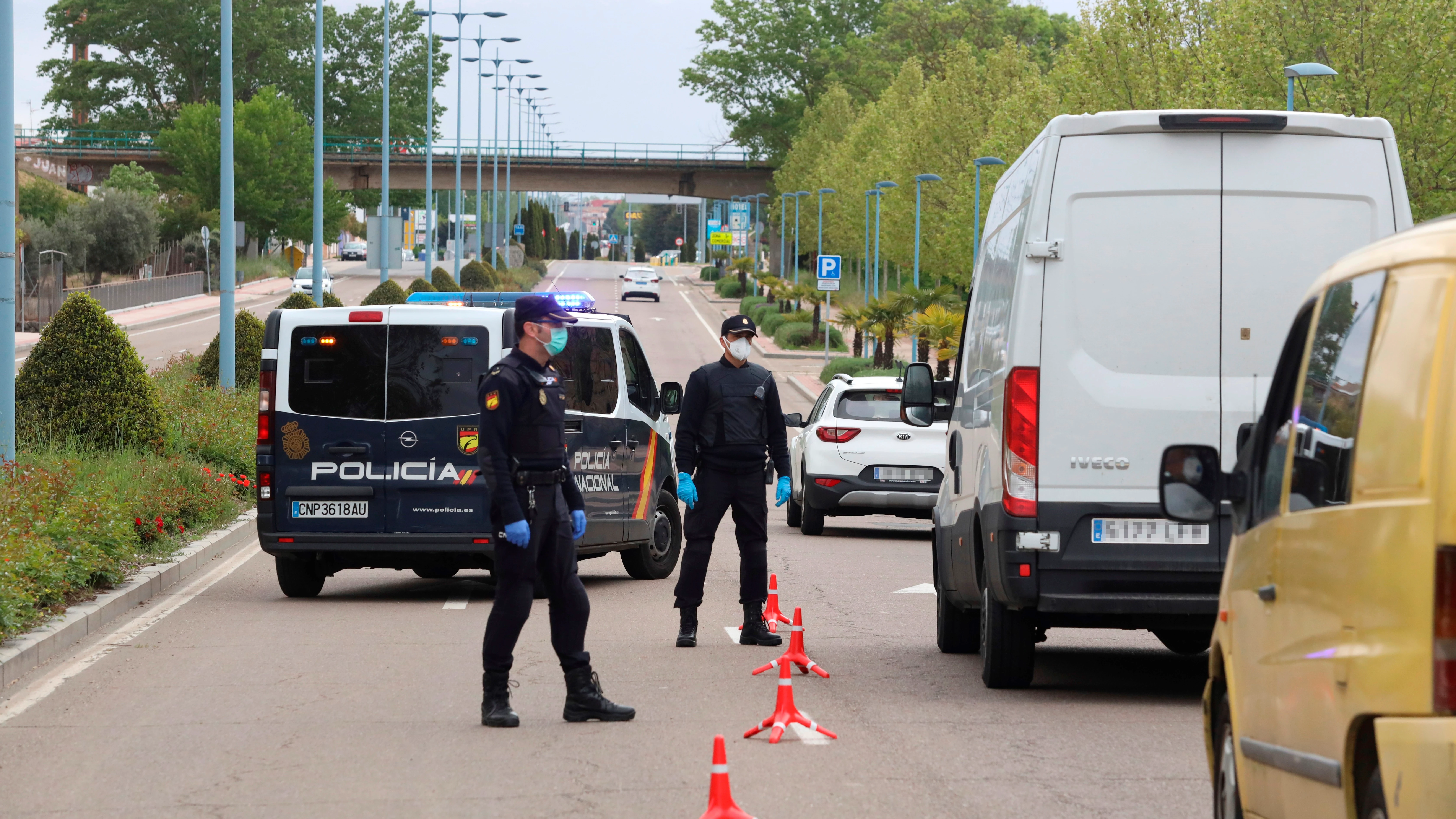 La Policía realizando un control policial durante el estado de alarma