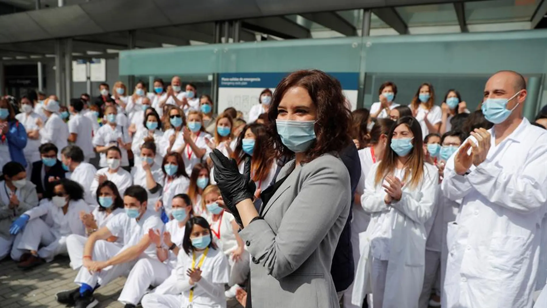 Isabel Díaz Ayuso en el acto de cierre del hospital de Ifema