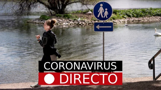 Imagen de archivo de una joven corriendo Imagen de archivo de una joven corriendo
